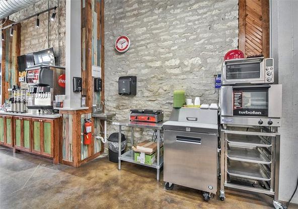 105 W Pearl St, Granbury, TX 76048